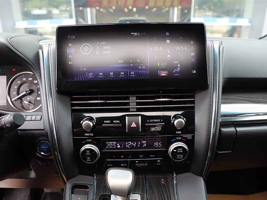 Lexus LM Lexus LM