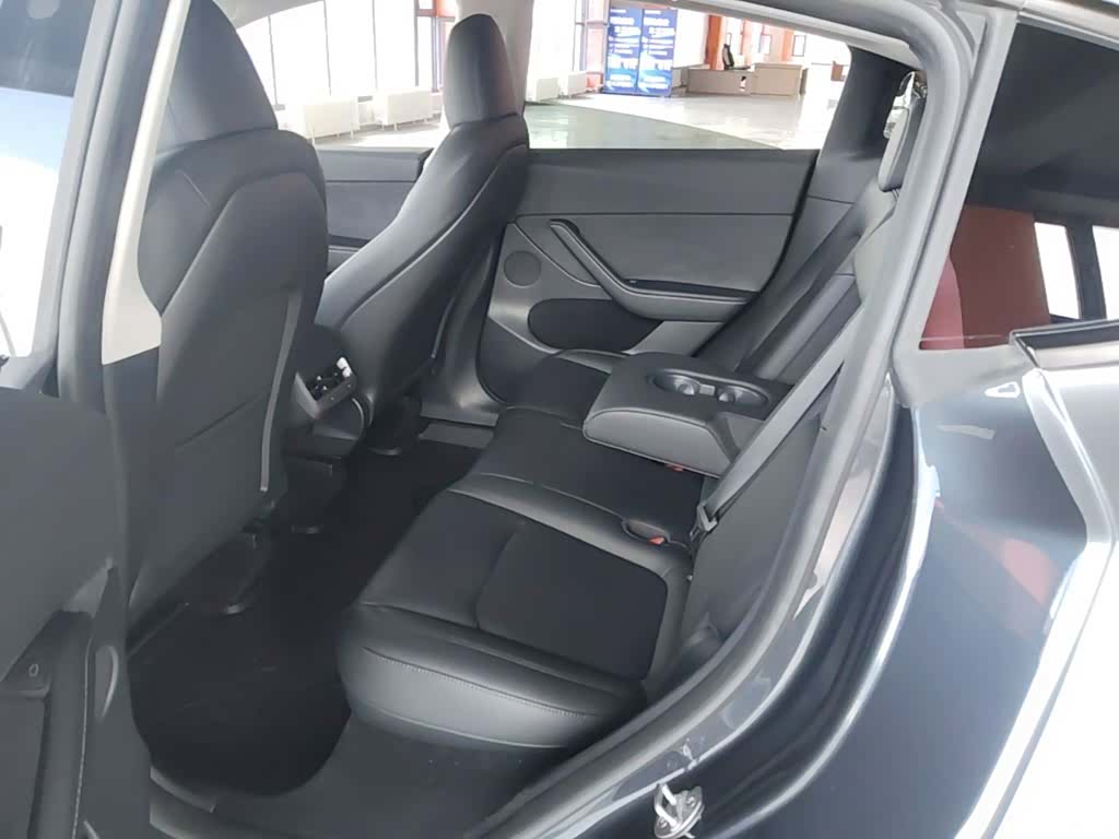 Tesla Model Y, 2024 17