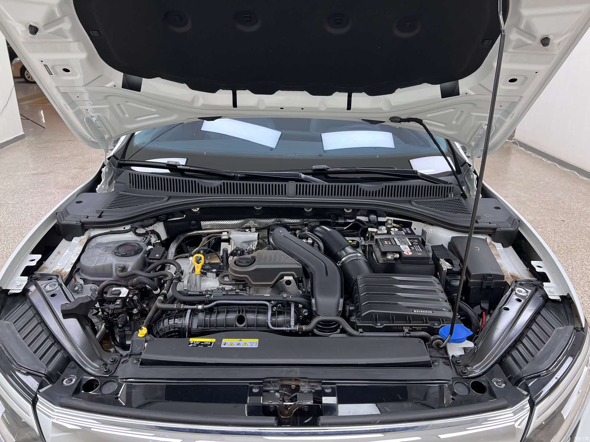 Volkswagen Sagitar, 2023 25