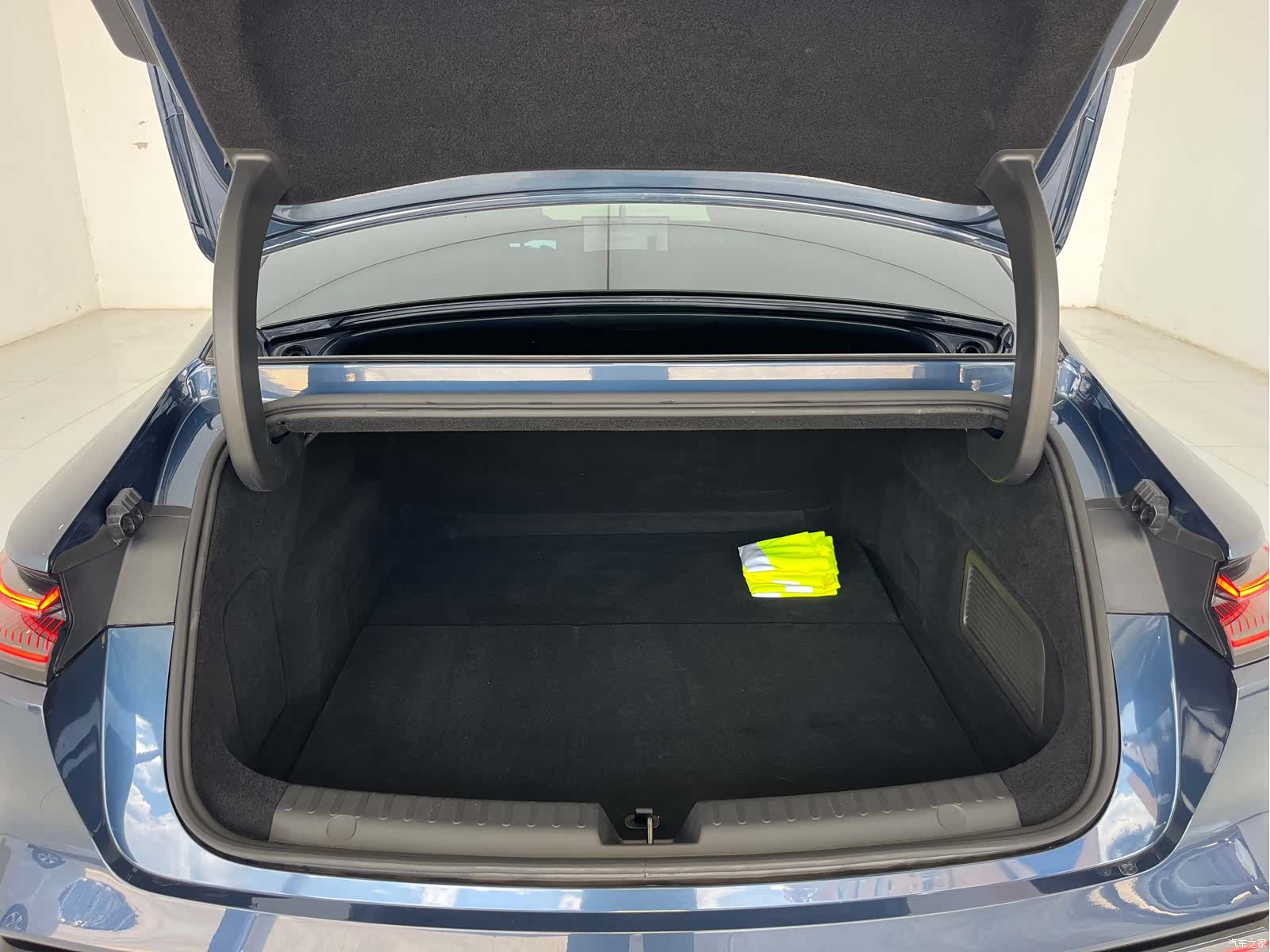 Geely 8, 2025 8