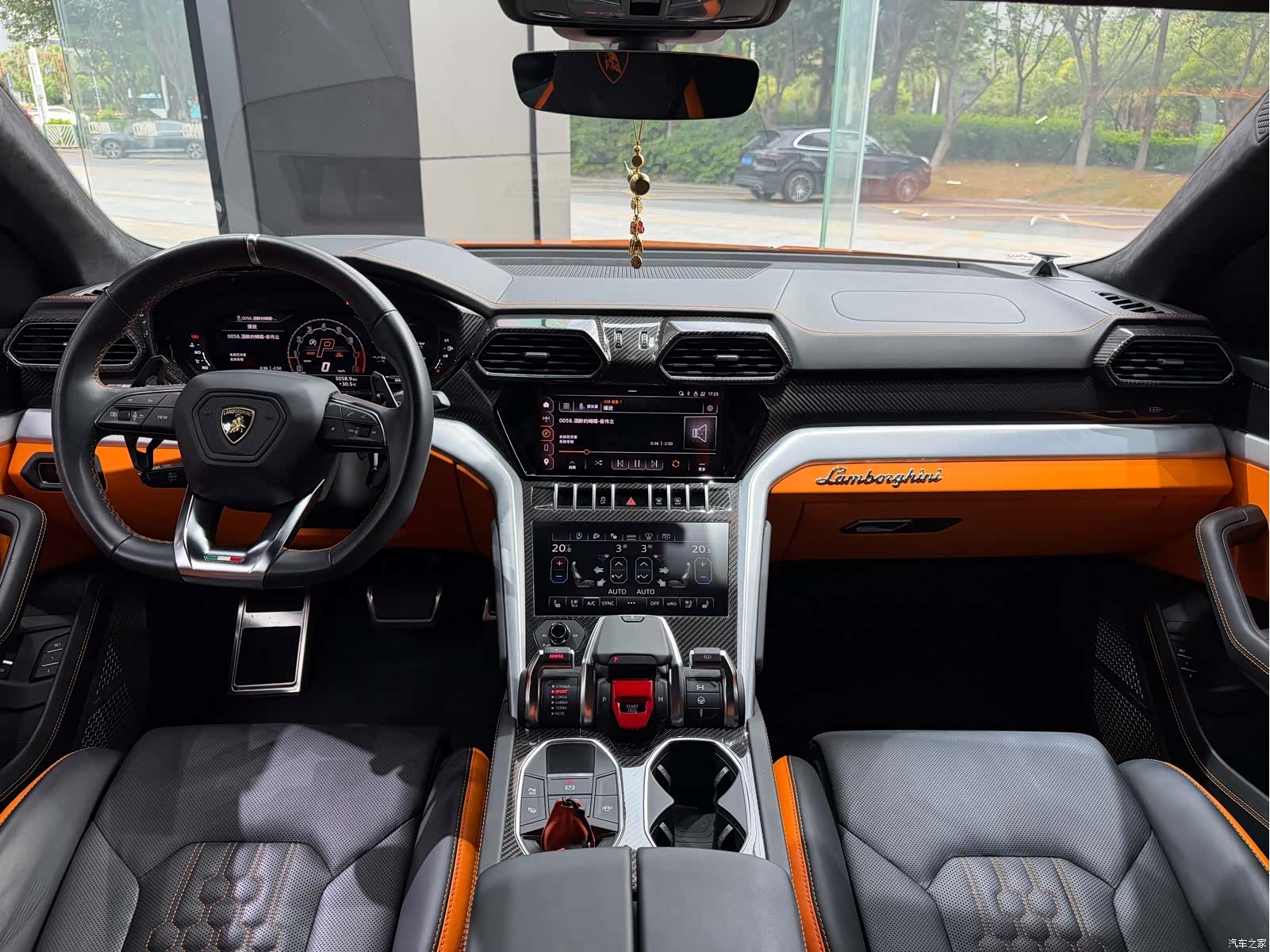 Lamborghini Urus, 2023 6