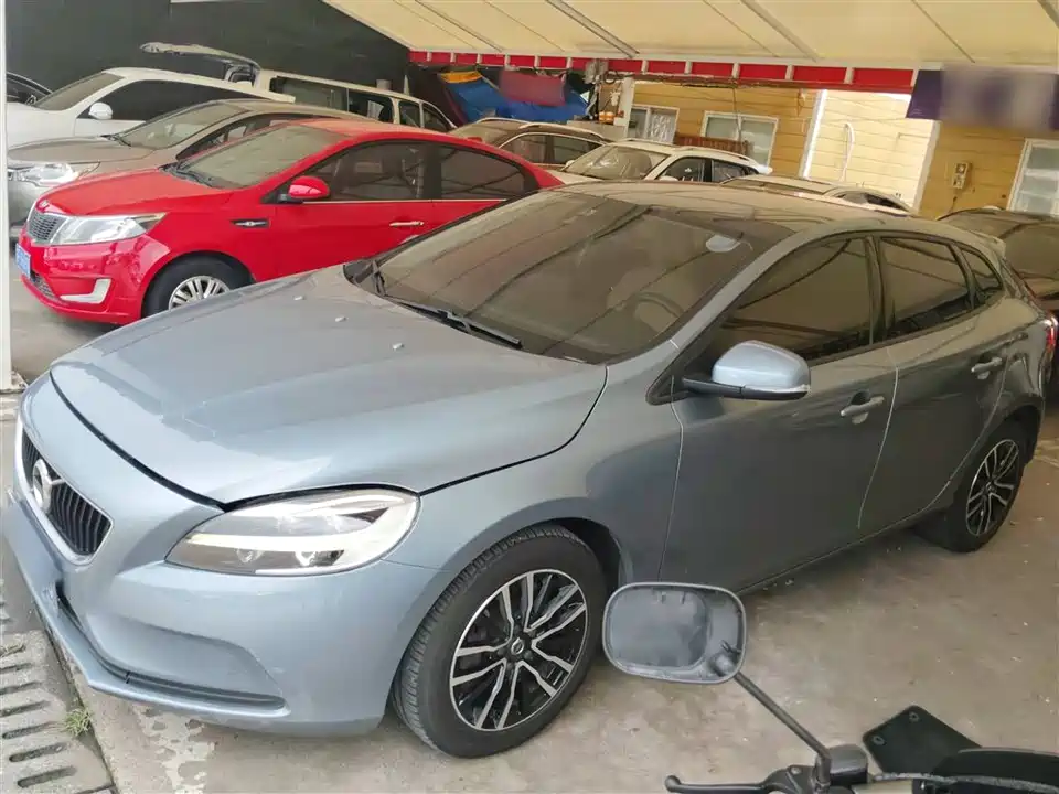 Volvo V40
