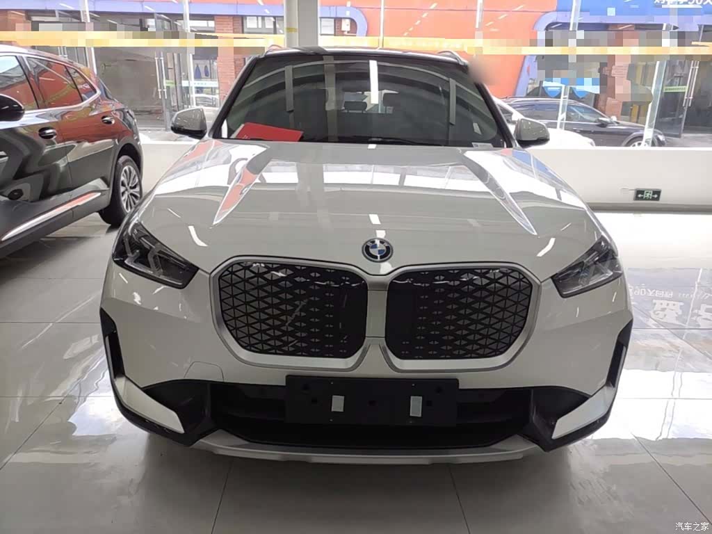 BMW iX1, 2025 3