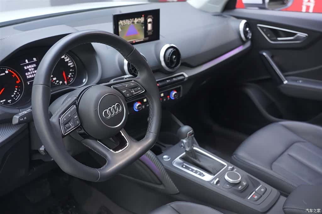 Audi Q2L, 2024 7