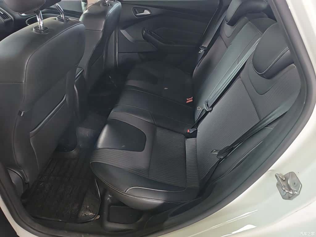 Ford Focus, 2015 13