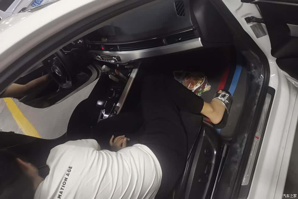 Audi A4L, 2018 8