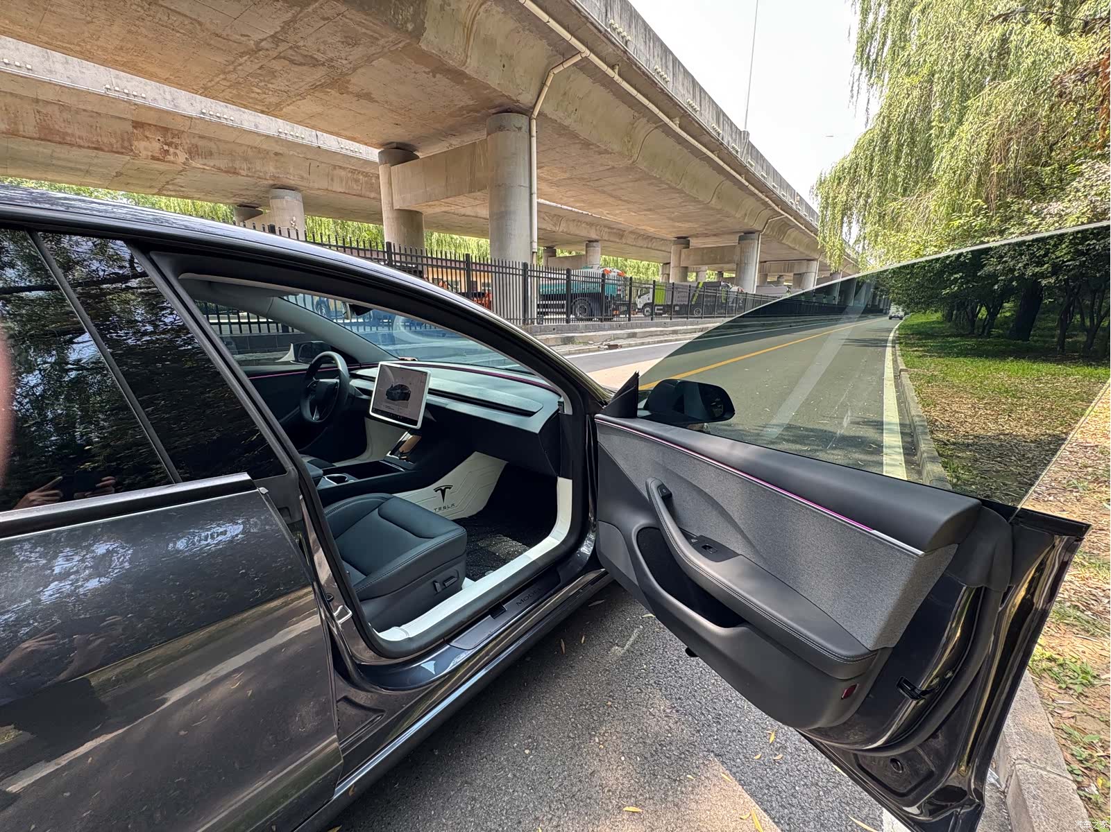 Tesla Model 3, 2025 7