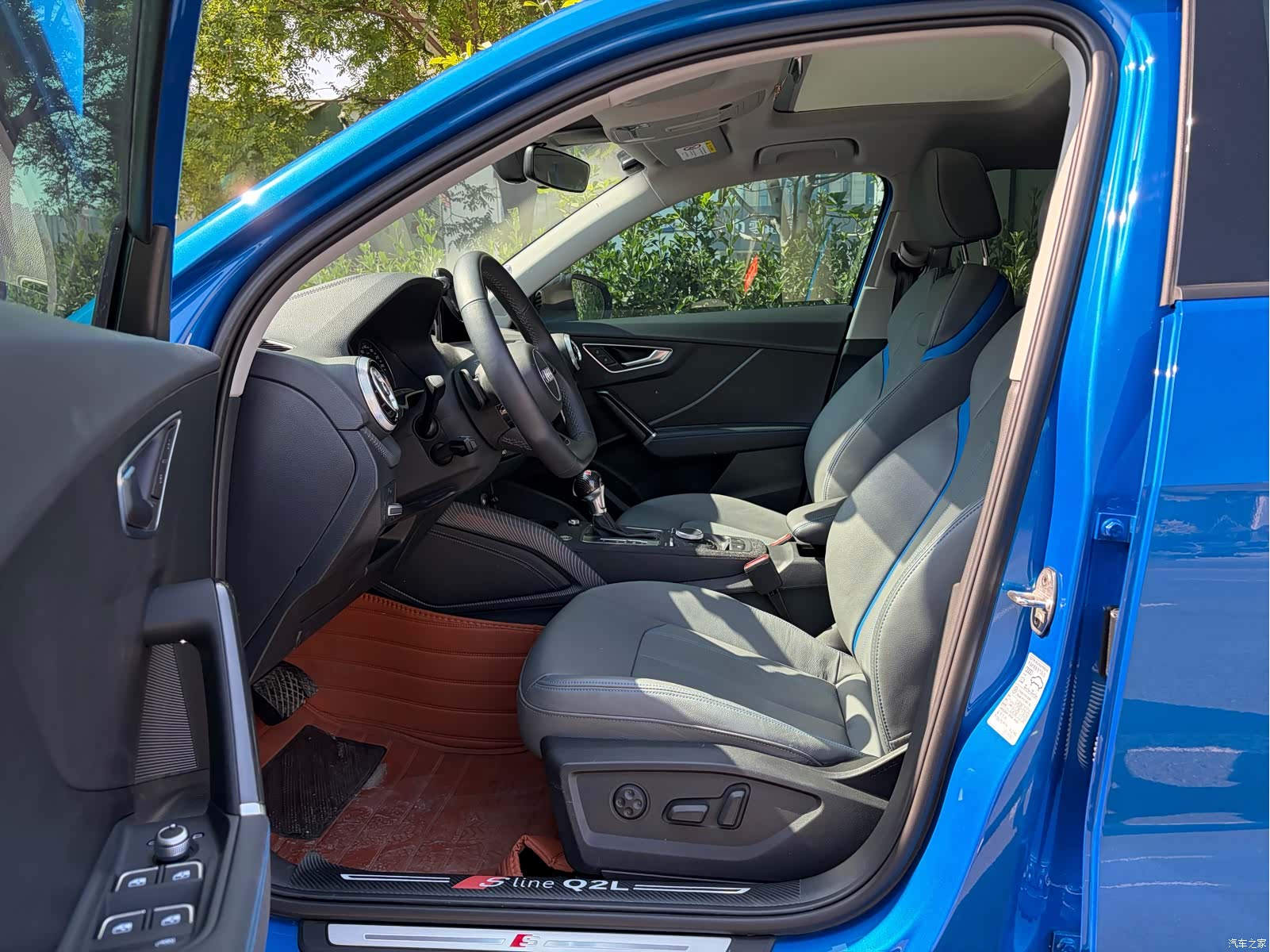 Audi Q2L, 2025 4