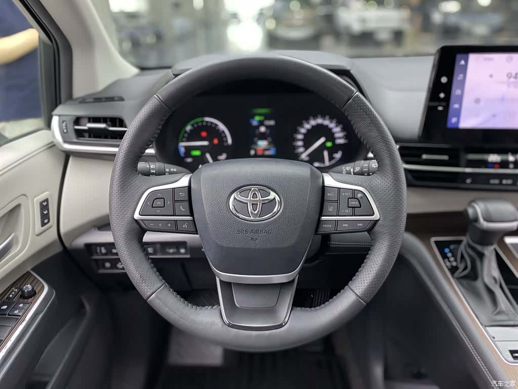 Toyota Granvia, 2024 14