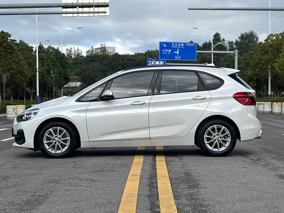 BMW 2 series station wagon