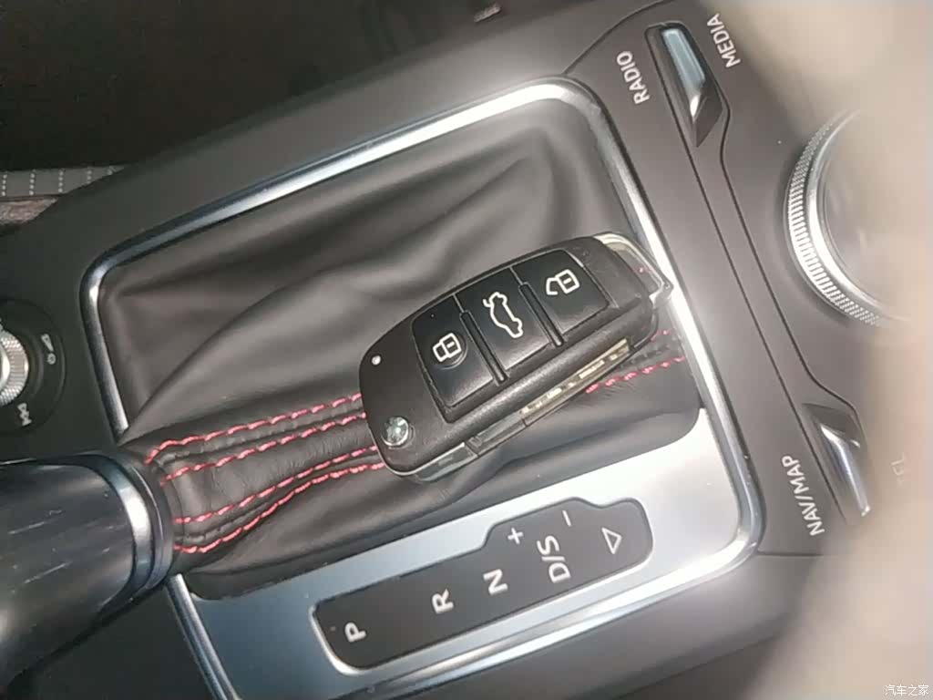 Audi Q2L, 2023 9