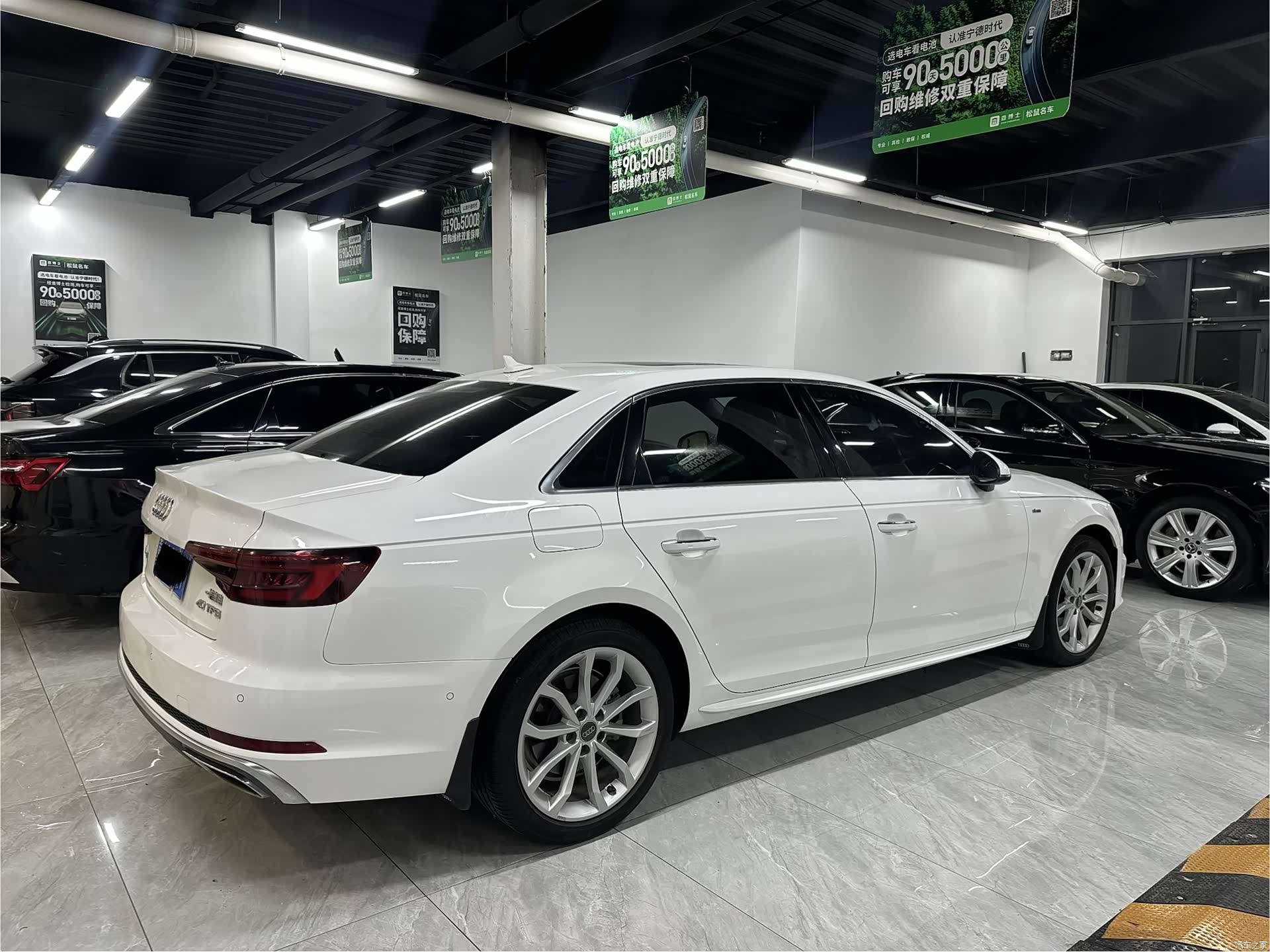 Audi A4L, 2019 все фото