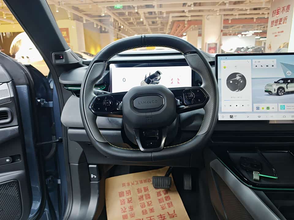 Lynk & Co 08 EM-P