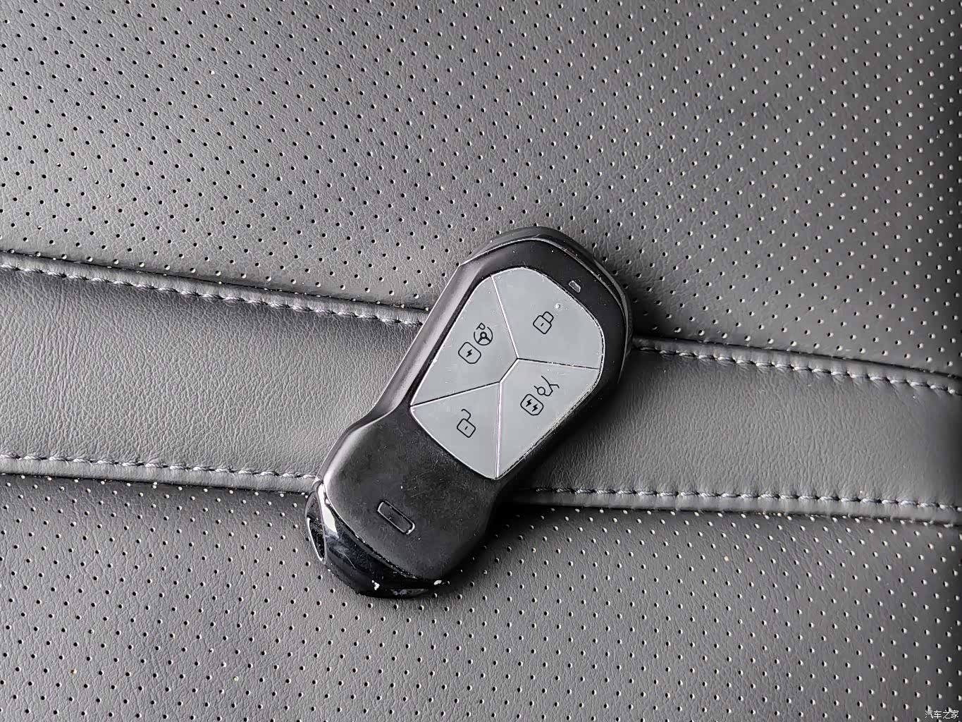 Xpeng P7, 2022 13