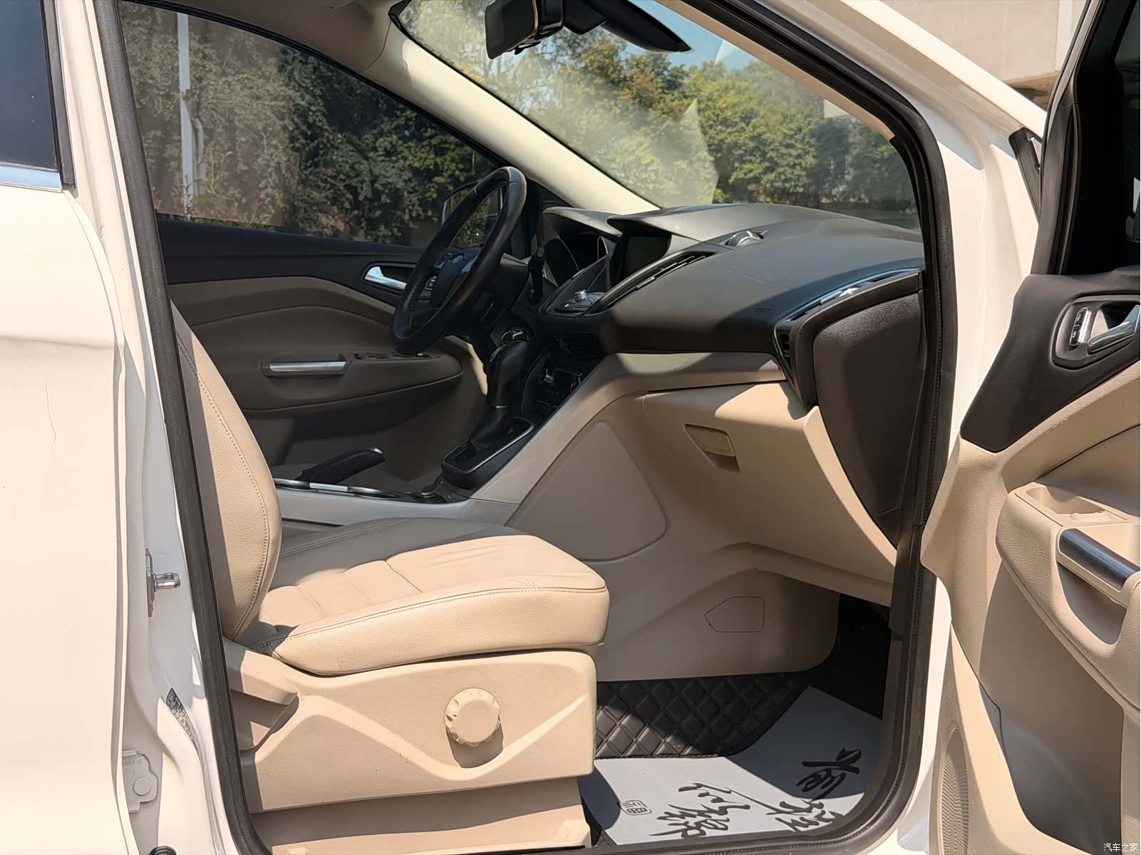 Ford Kuga, 2014 8