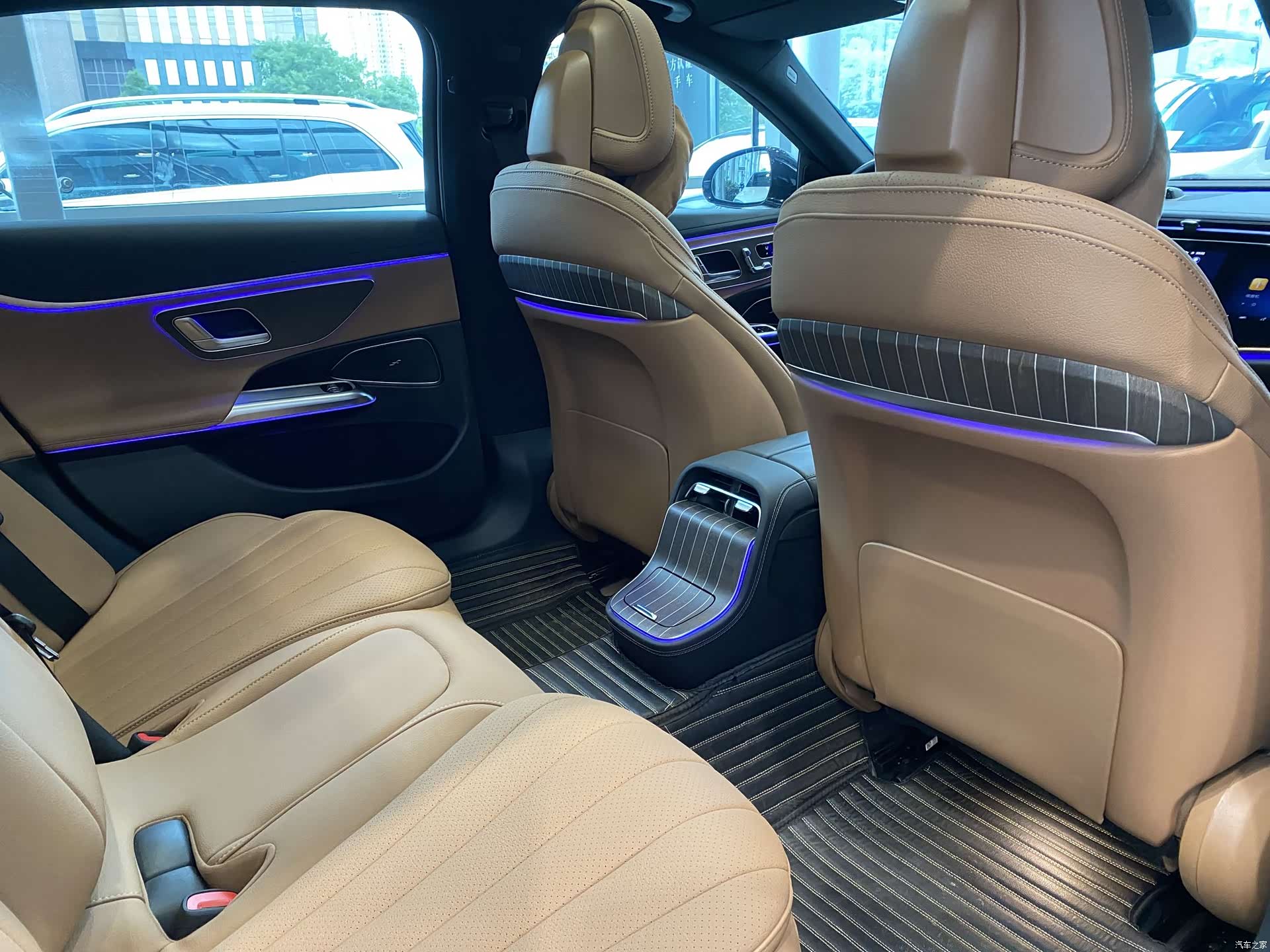 Mercedes-Benz E-Class, 2024 11