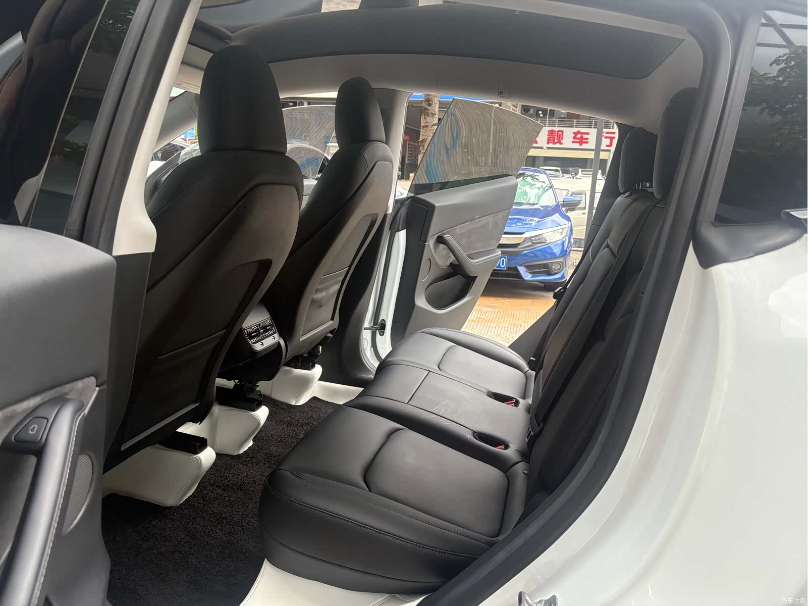Tesla Model Y, 2023 10