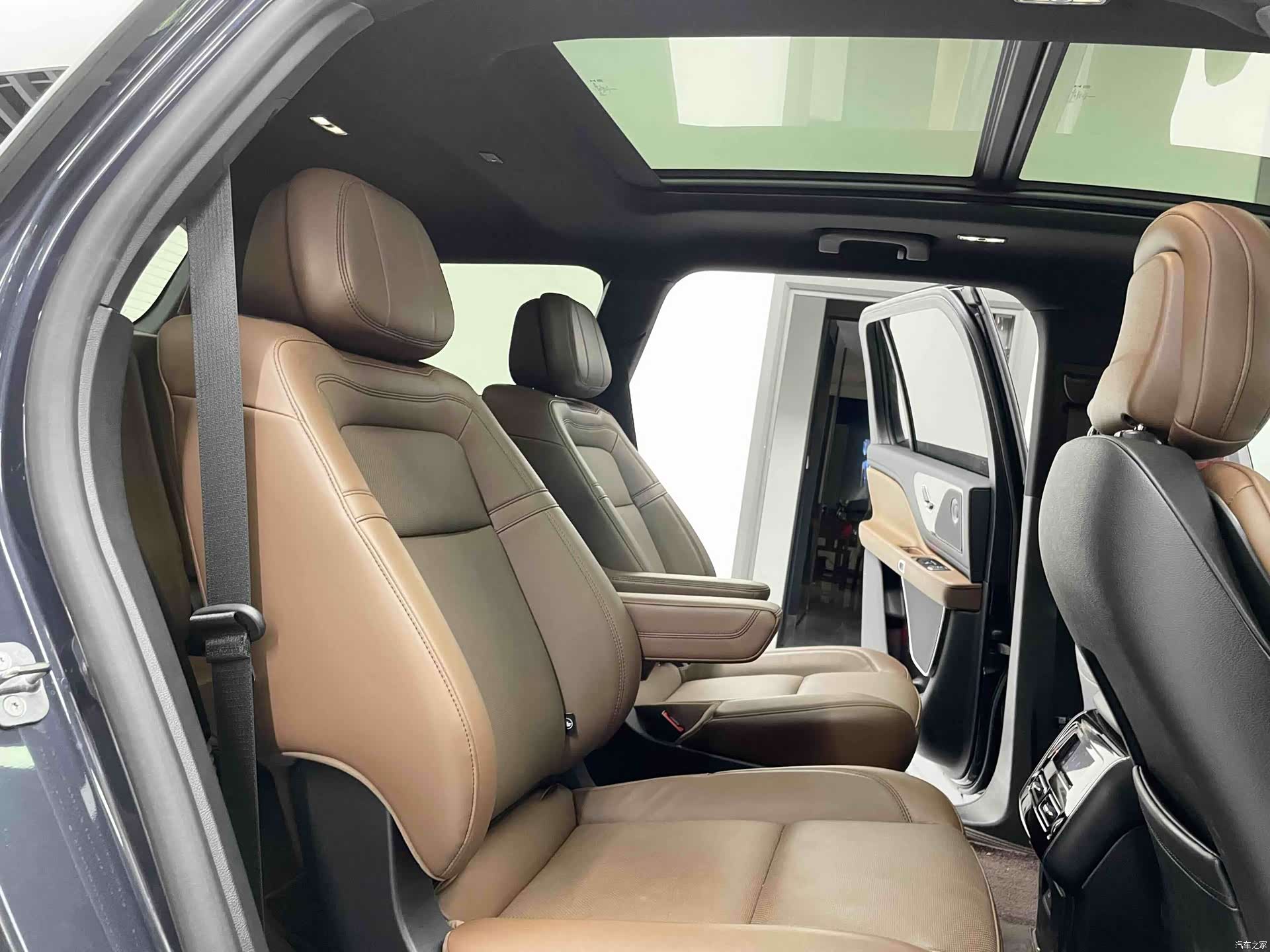 Lincoln Aviator, 2024 все фото