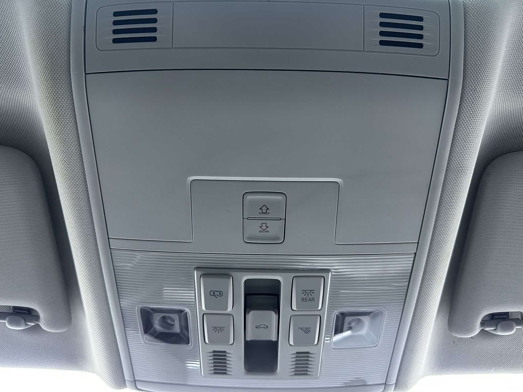 Volkswagen Sagitar, 2023 18