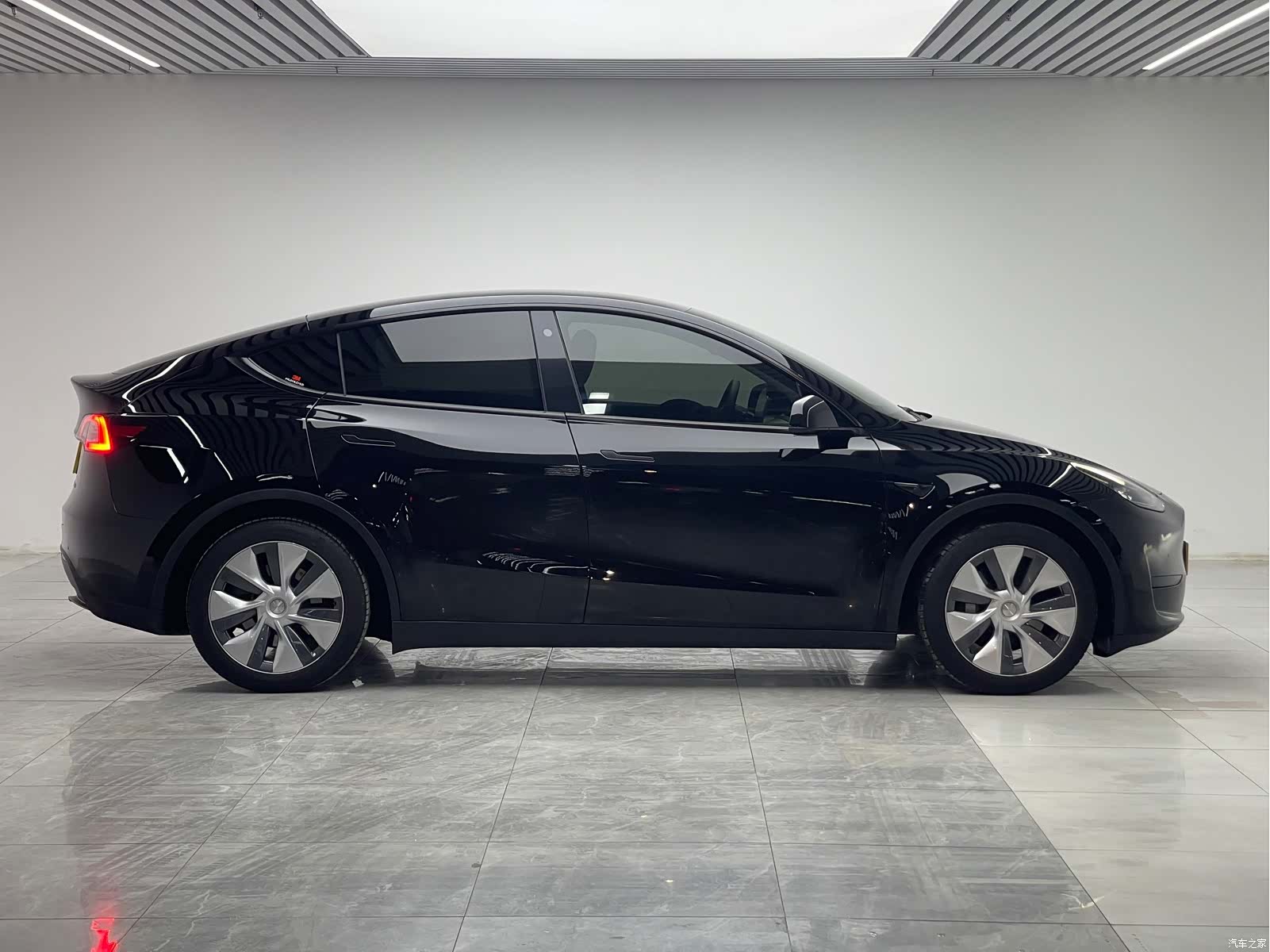 Tesla Model Y, 2023 8