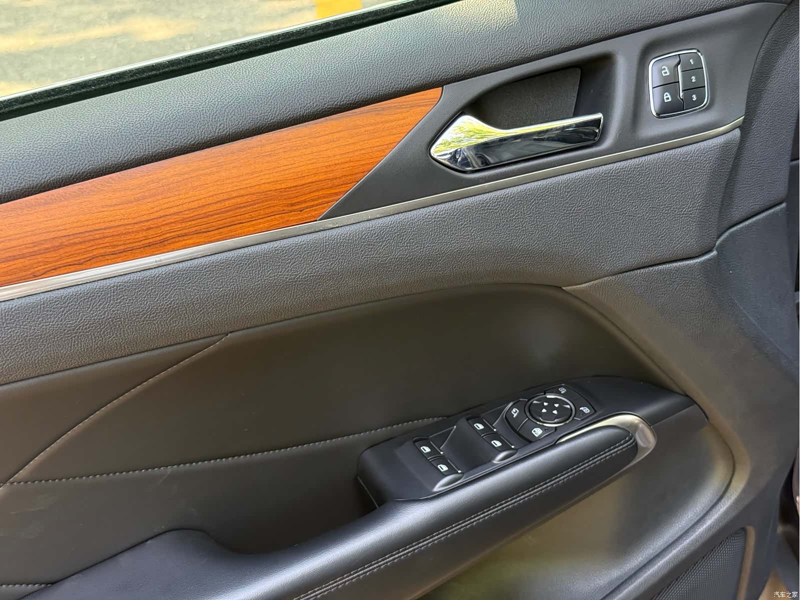 Lincoln MKC, 2017 13