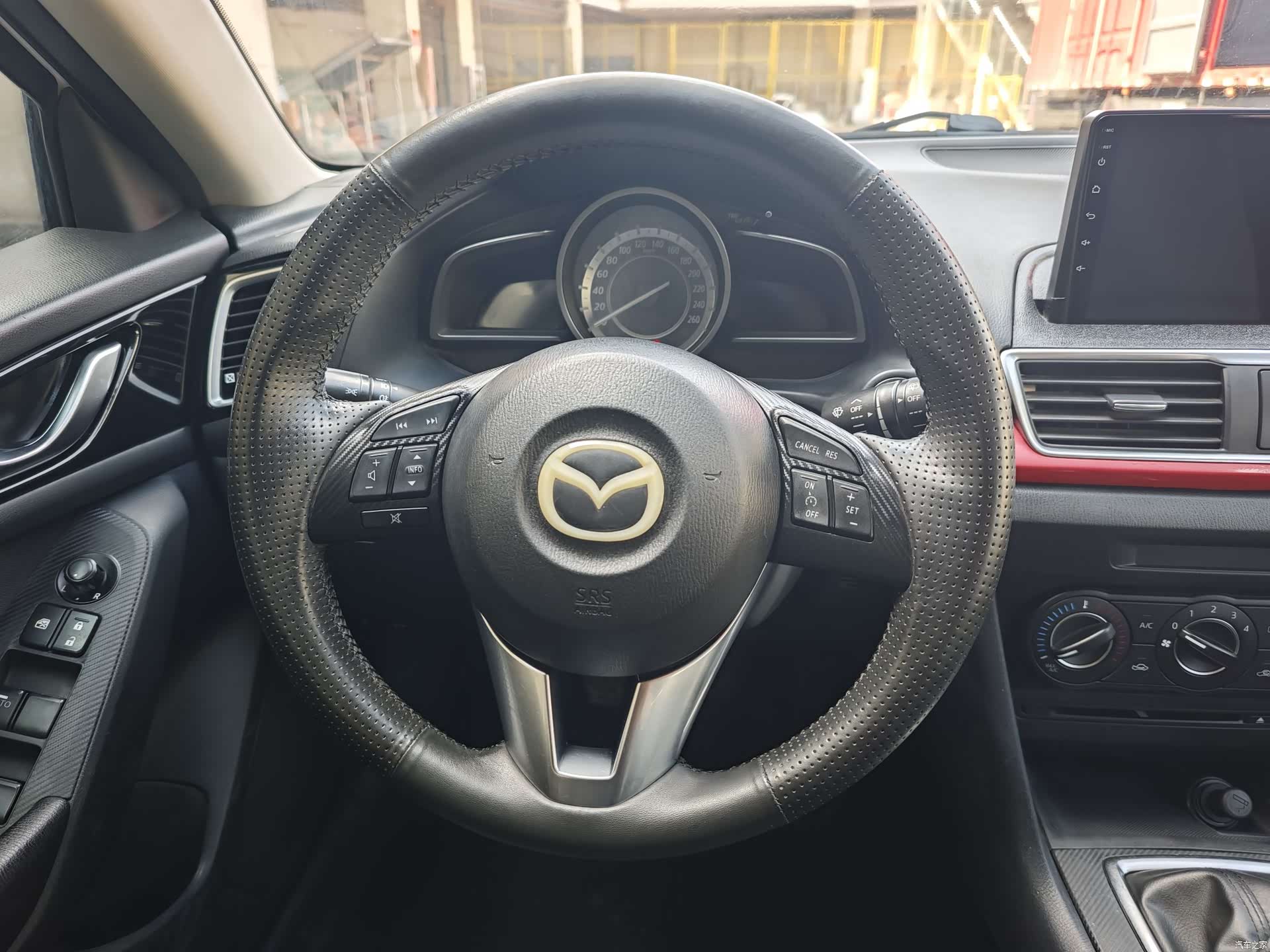 Mazda Mazda3, 2015 10