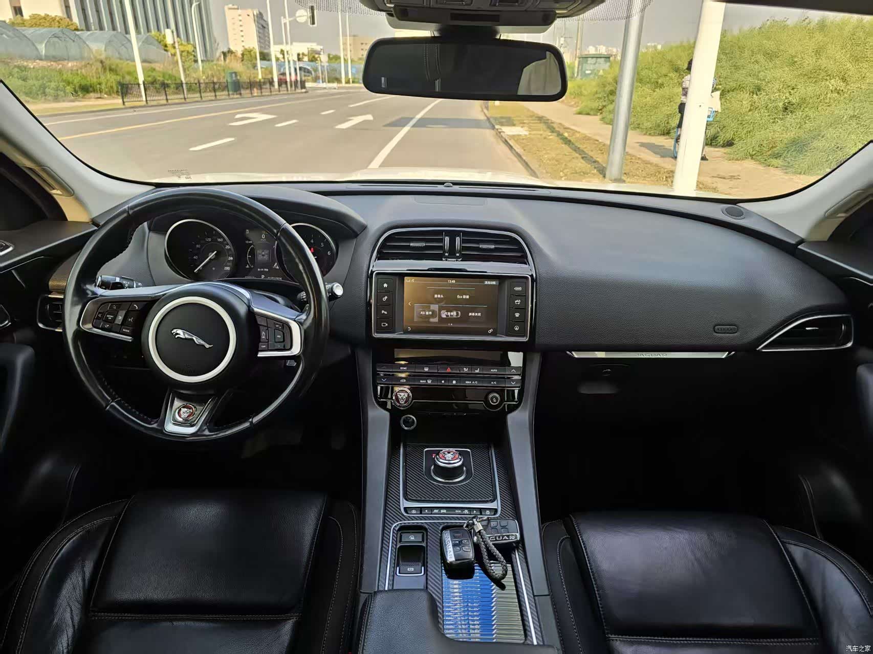 Jaguar F-PACE, 2018 все фото