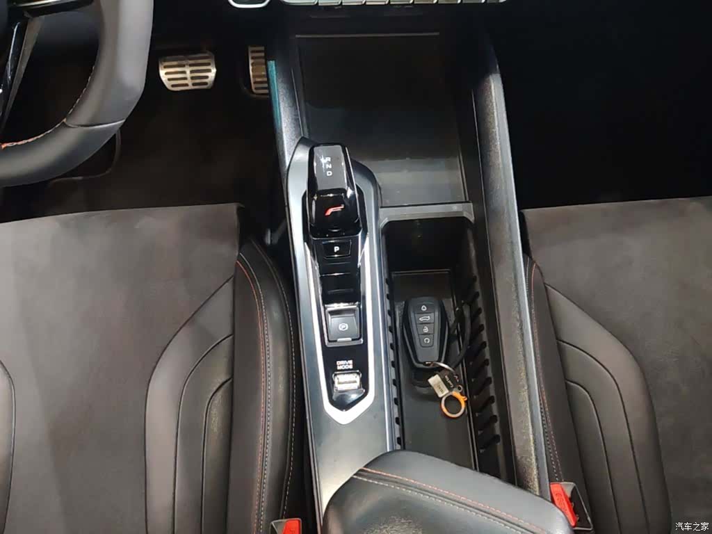 Geely Binray, 2022 14