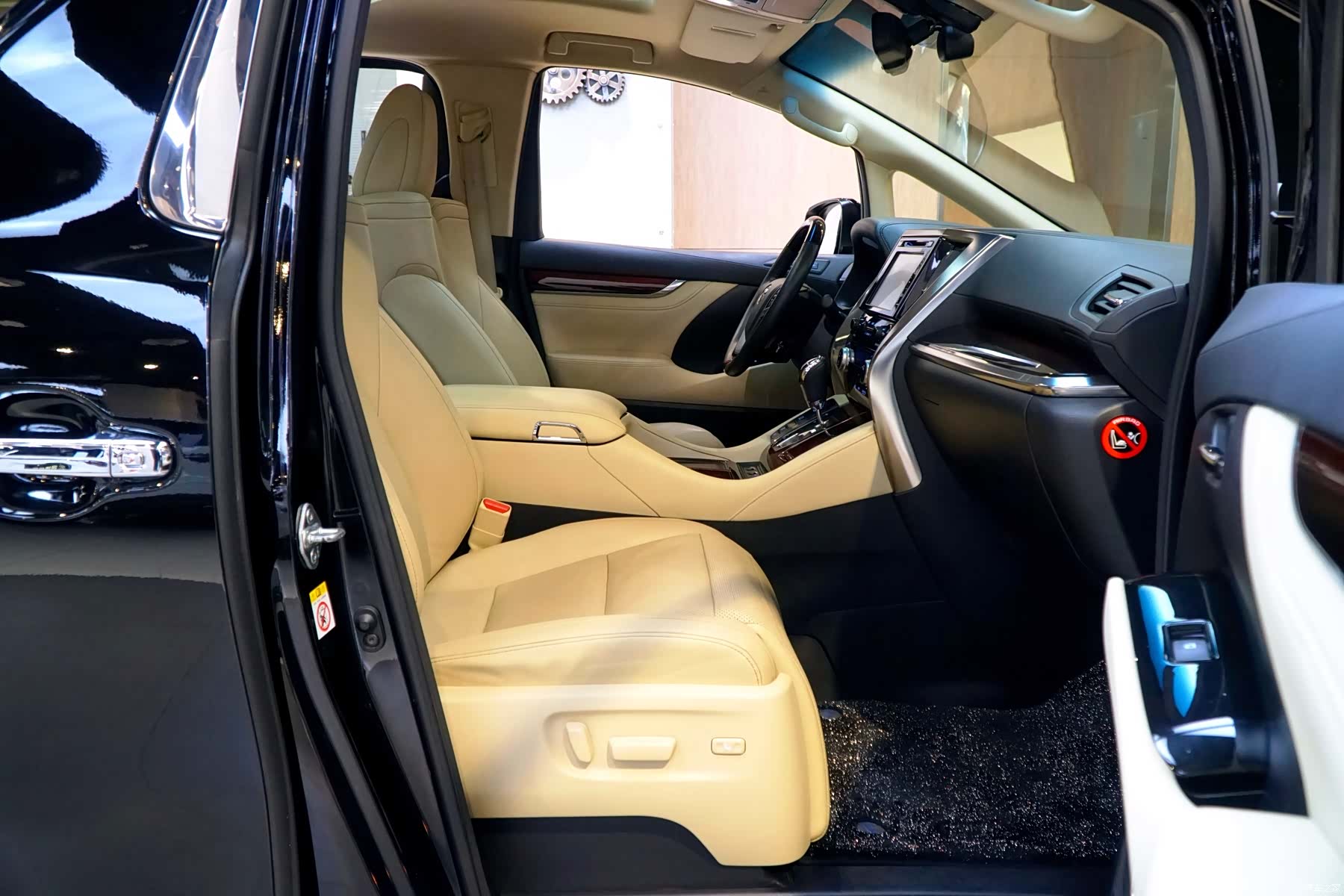 Toyota Alphard, 2016 11