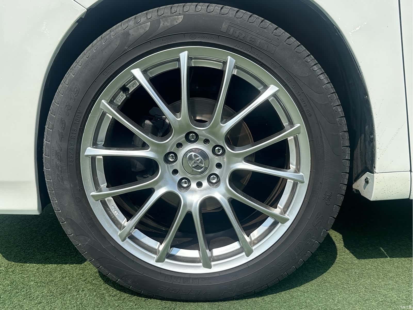 Toyota Alphard, 2012 все фото