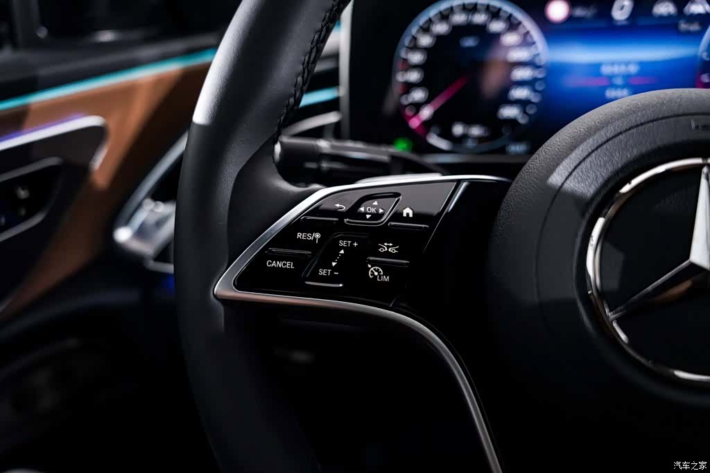 Mercedes-Benz E-Class, 2025 27