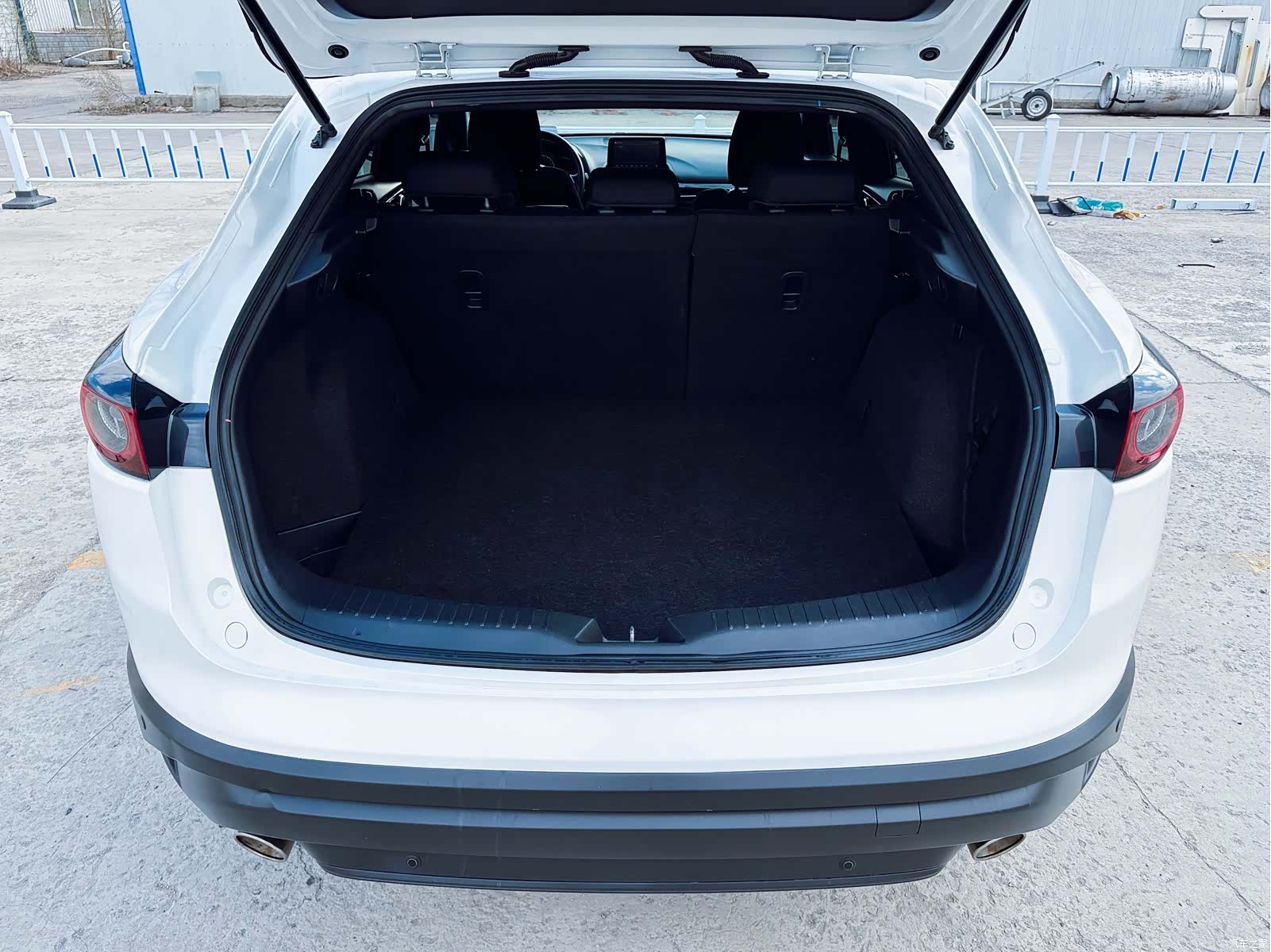 Mazda CX-4, 2023 13