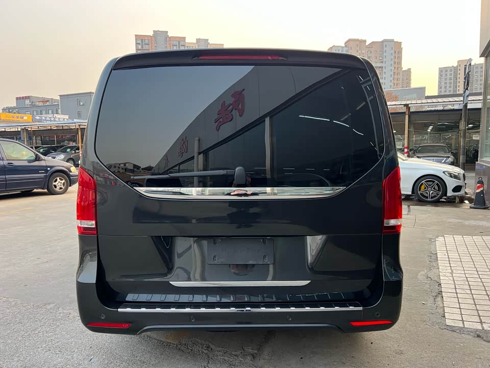 Mercedes-Benz V-class