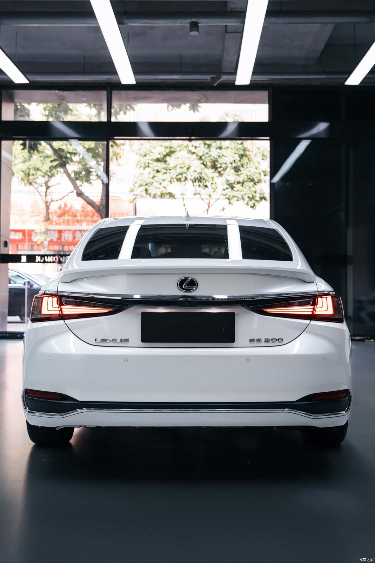 Lexus ES, 2020 4