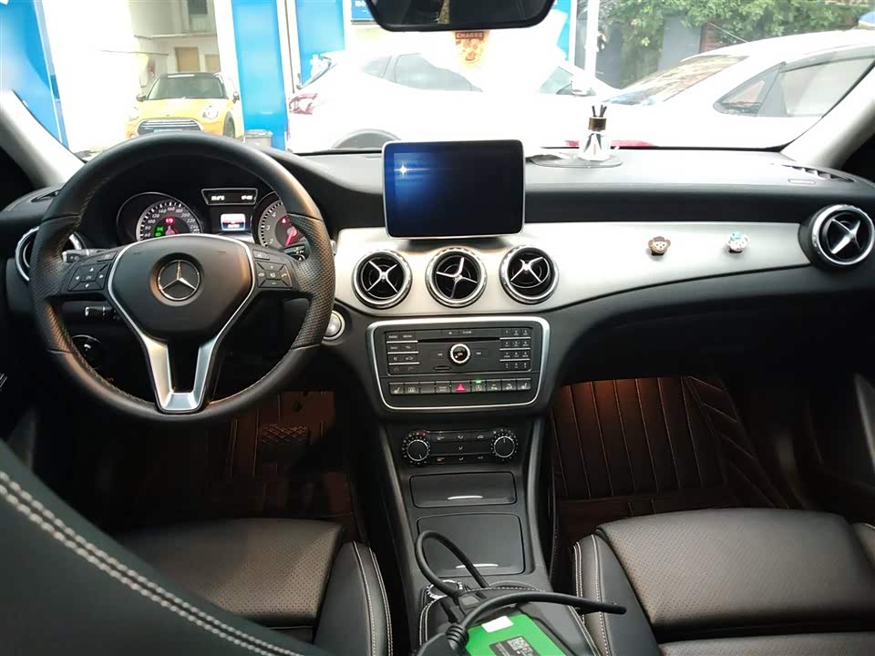 Mercedes-Benz GLA Mercedes-Benz GLA