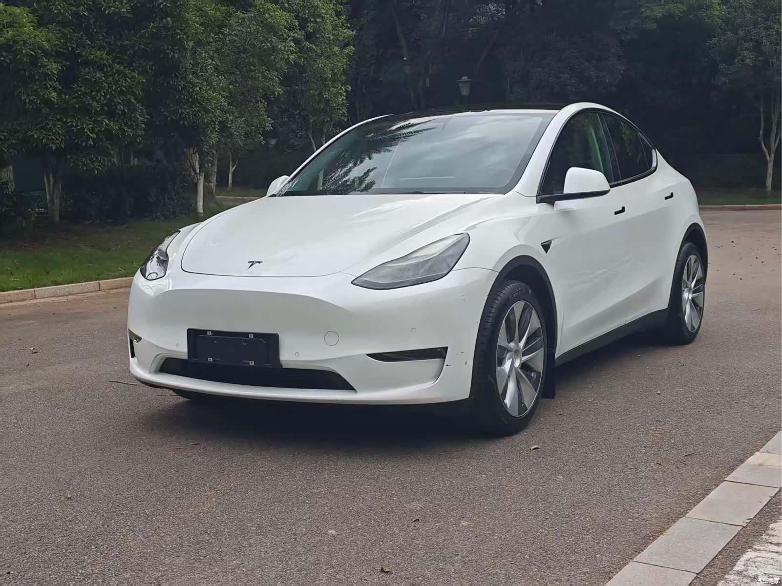 Tesla Model Y, 2021 1