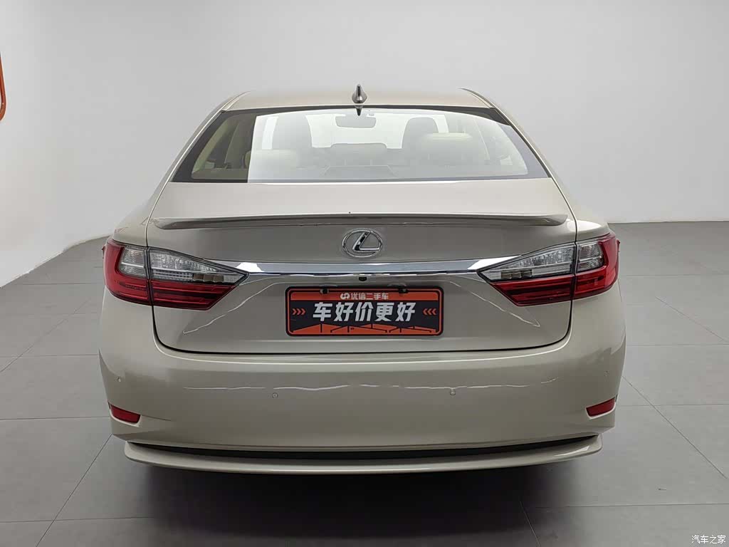 Lexus ES, 2016 4