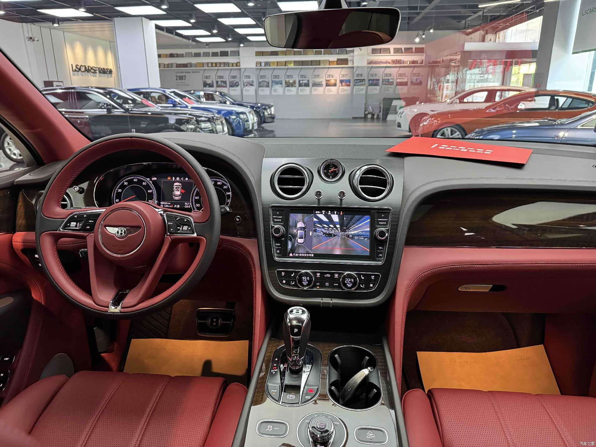 Bentley Bentayga, 2018 8