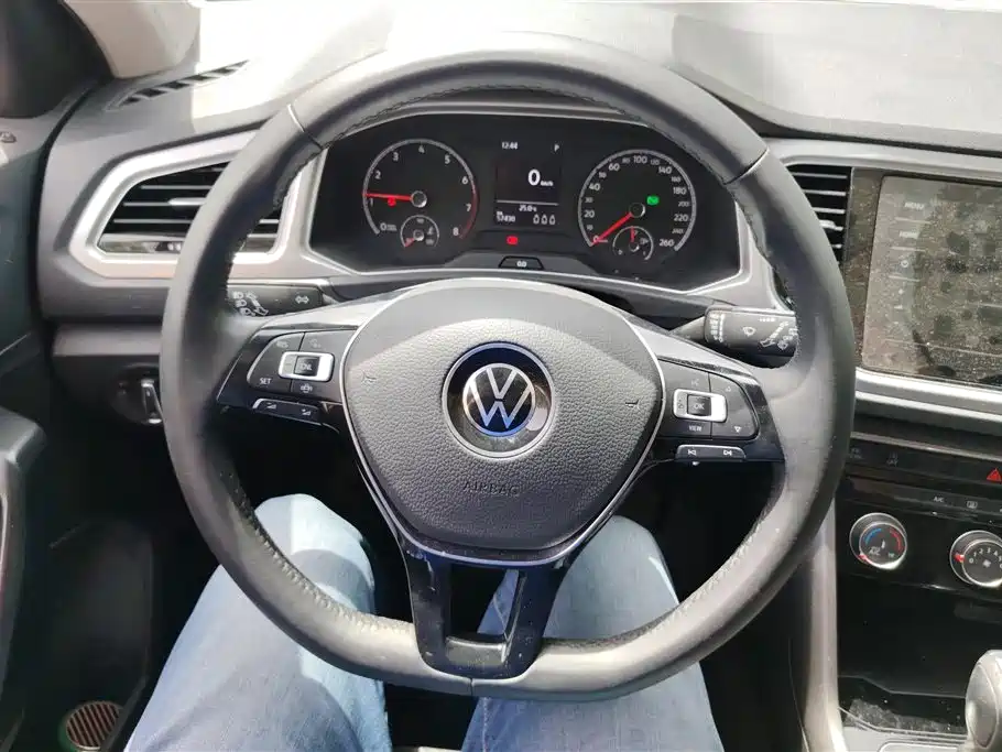 Volkswagen T-ROC exploring Songs