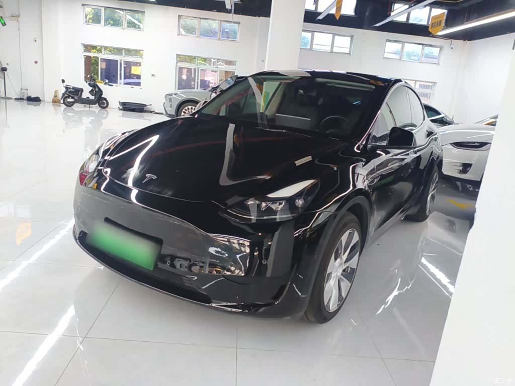 Tesla Model Y, 2022 2
