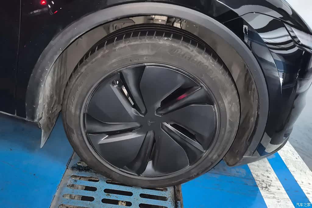 Tesla Model Y, 2025 6