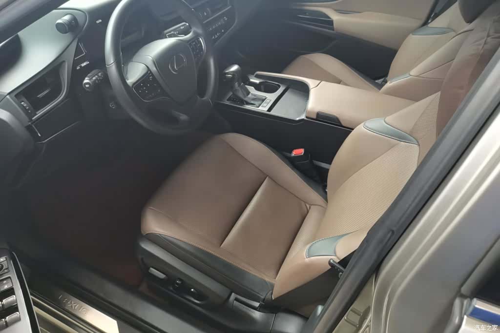 Lexus ES, 2024 9