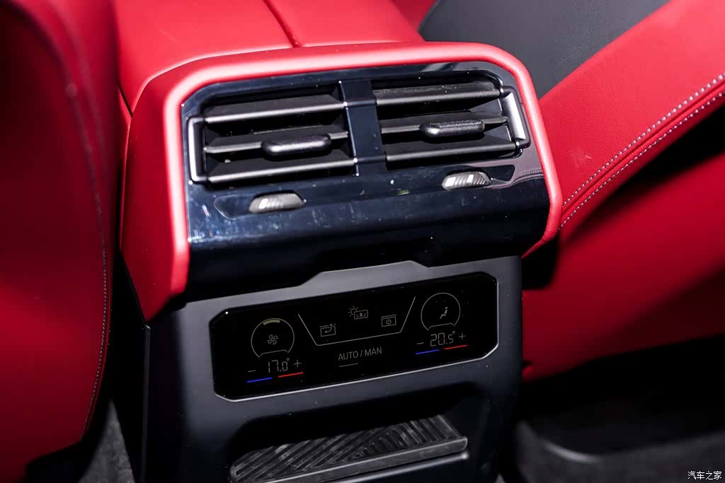 BMW 5 Series, 2025 22