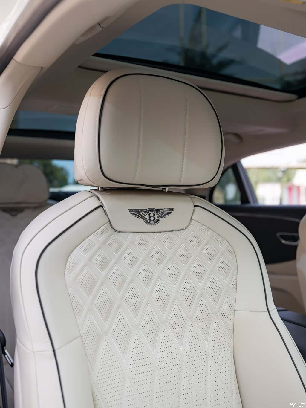 Bentley Flying Spur, 2022 21