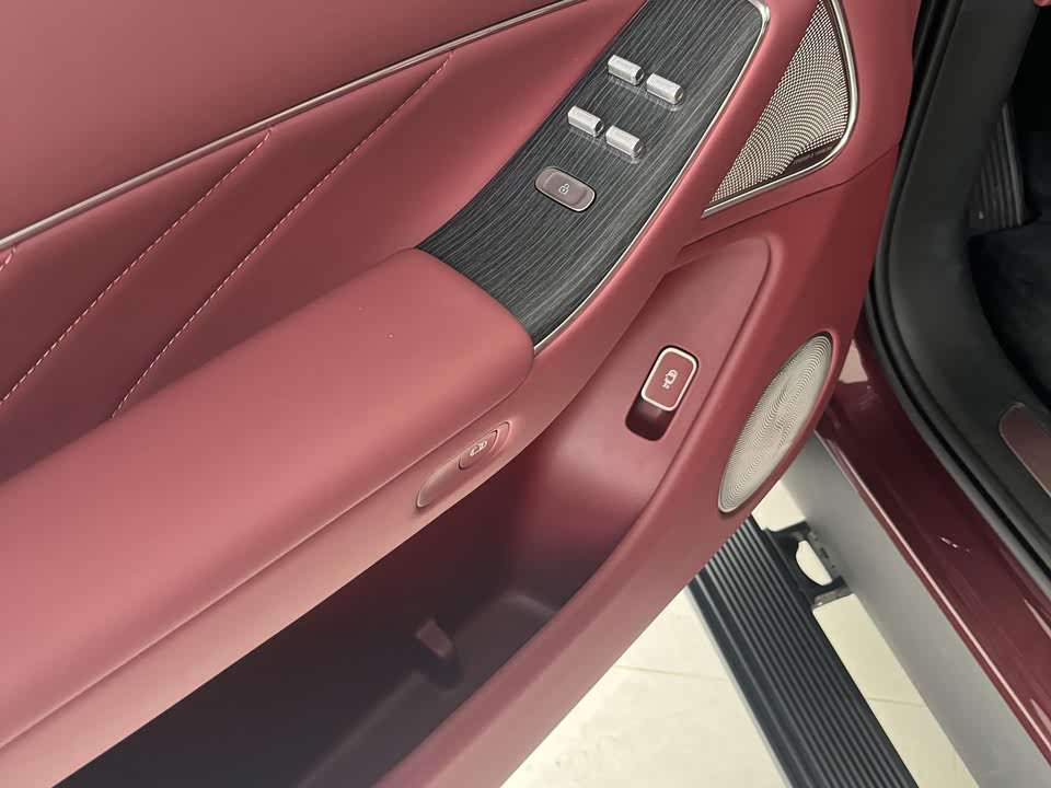 AITO Ask the world M8