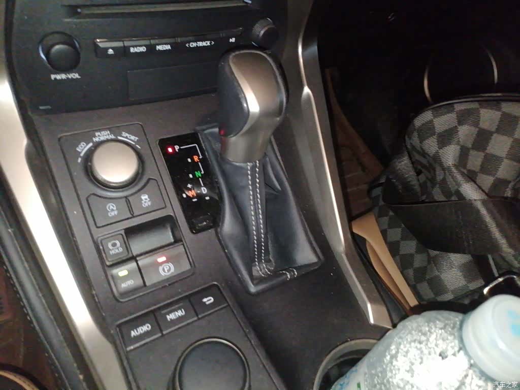 Lexus NX, 2015 15