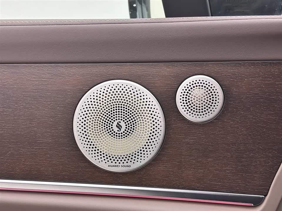 AITO Ask the world M9