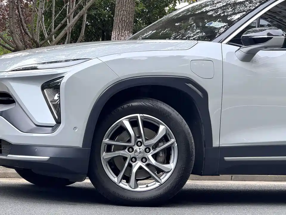 NIO ES6