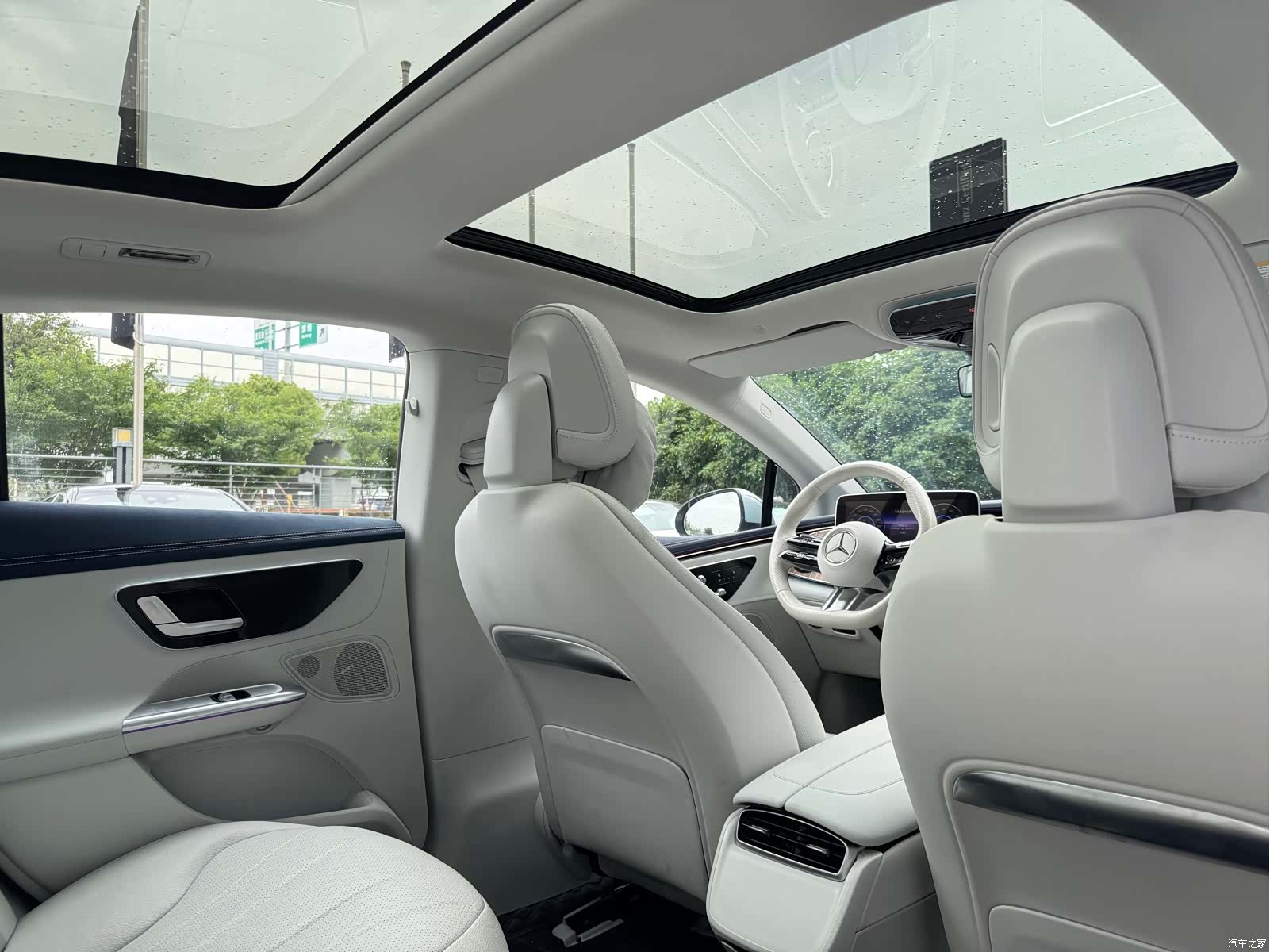 Mercedes-Benz EQE, 2025 13