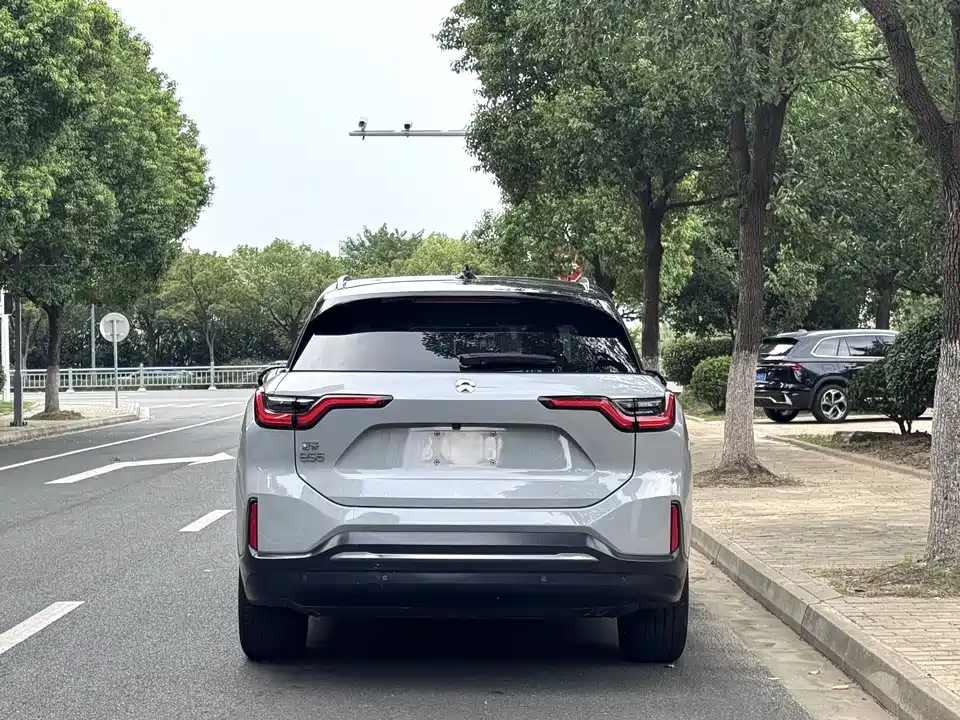 NIO ES6